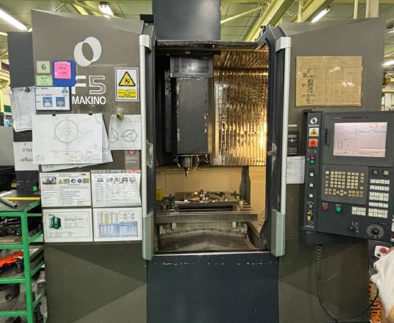 Makino F5 Precision Vertical Machining Center -1