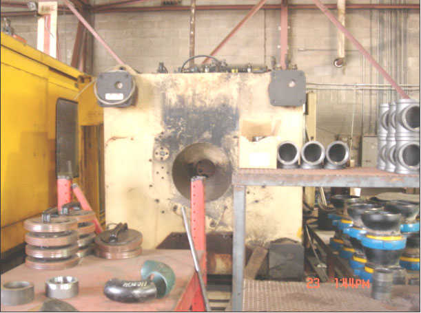 Husky 600 Ton Injection Moulding Machine