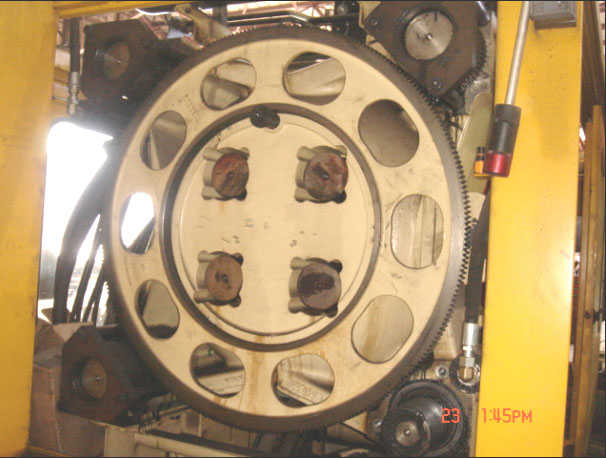Husky 600 Ton Injection Moulding Machine_2
