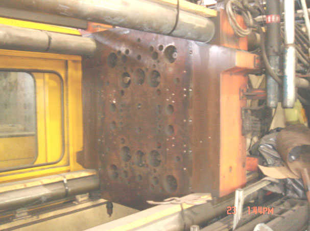 Husky 600 Ton Injection Moulding Machine_3