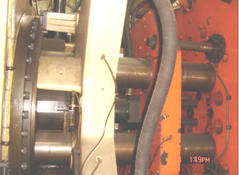 Husky 600 Ton Injection Moulding Machine_7