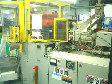 Uniloy Milacron Blow Moulding Machine_1