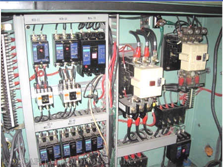 Nissei 220 ton Injection Molding Machine_6
