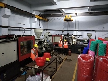 Injection Moulding Machine With Moulds-1