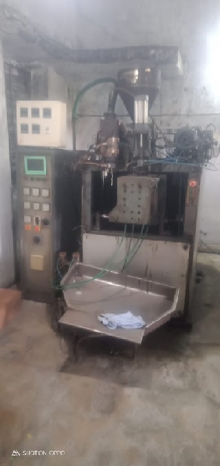 1.5 Liter & 500 ML Blow Moulding Machine-2