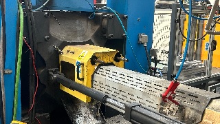 Yizumi 450 Ton Injection Moulding Machine -2