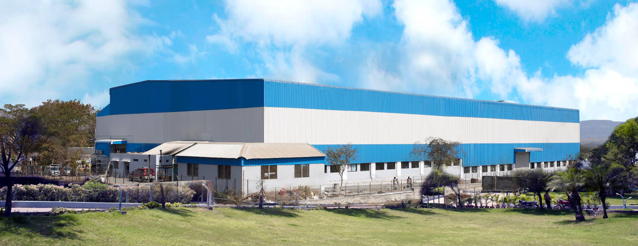 Electronica manufactures servo plastic injecton moulding machines with 5 point toggle locking